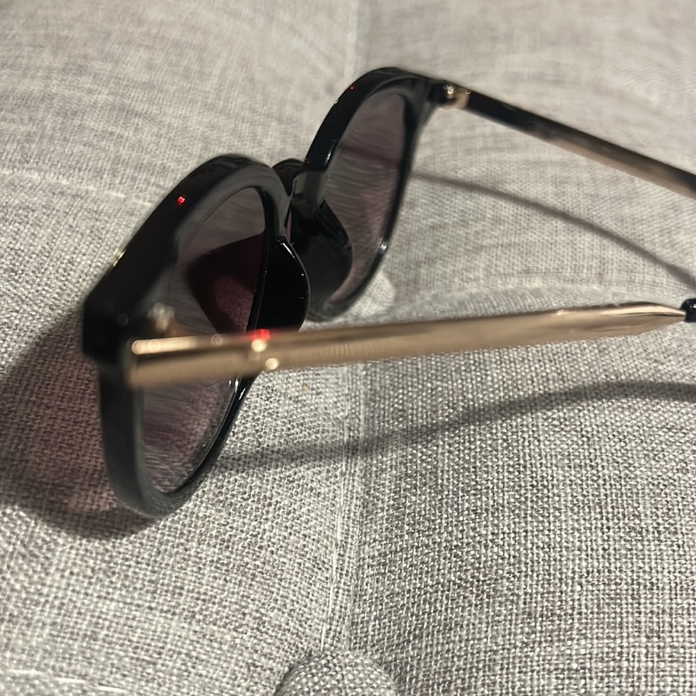Oscar De la Renta Sunglasses - Picture 6 of 6